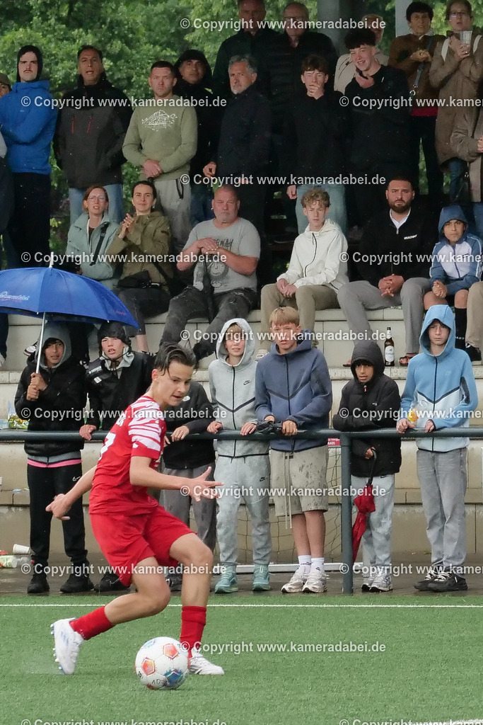 Fußball : C-Junioren : Aufstieg Regionalliga West : SUS 09 Dinslaken - Vfb 03 Hilden am 04.06.2026 in Dinslaken | Fußball : C-Junioren : Aufstieg Regionalliga West : SUS 09 Dinslaken (rotr Trikots)- Vfb 03 Hilden (weiße Trikots) am 04.06.2026 in Dinslaken - Realisiert mit Pictrs.com