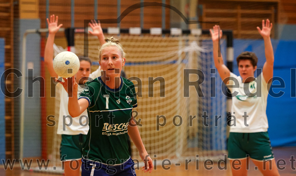 2023-09-16_010_TSV_Vaterstetten_gegen_SV_Muenchen_Laim | Baldham, Deutschland, 16.09.2023:
Handball, Bayernliga Frauen Staffel Süd 2023 / 2024, 1. Spieltag, TSV Vaterstetten gegen SV München Laim, Endergebnis: 23:34

Sophie Heringer (SV München Laim, #7)

Foto: Christian Riedel / fotografie-riedel.net