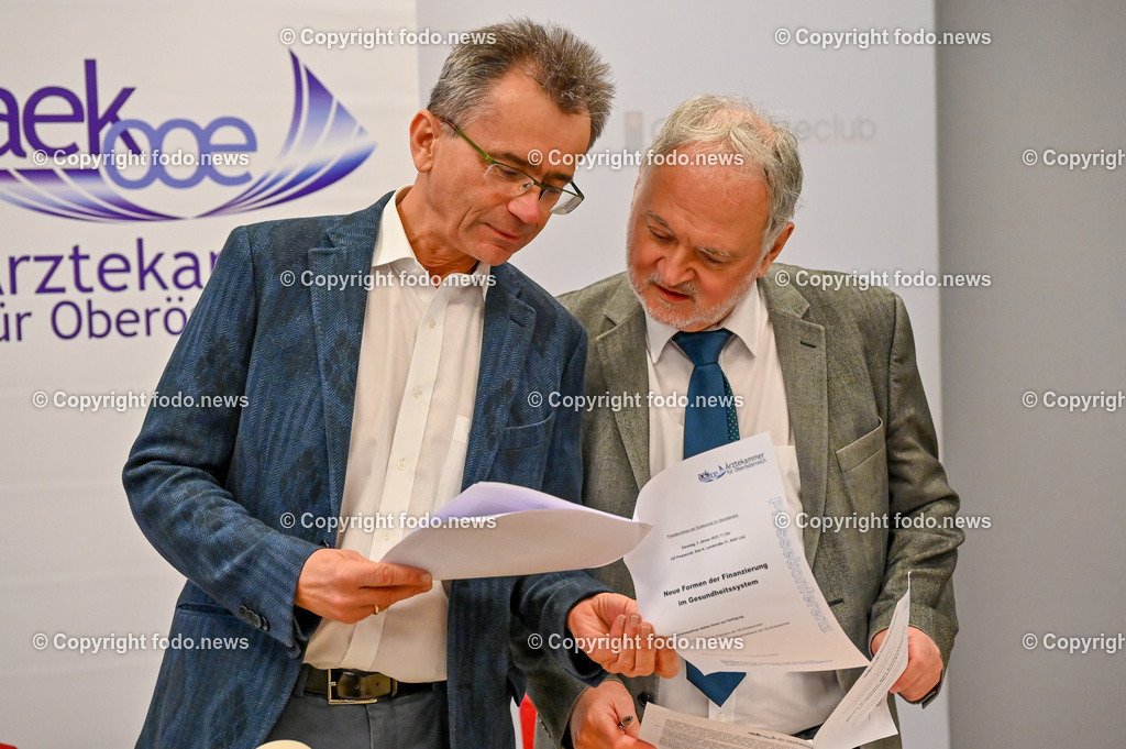 Pressekonferenz Aerztekammer für Ooe_ Neue Formen der Finanzierung im Gesundheitssystem_ 03.01.2023-5 | 03.01.2023, Presseclub Linz, AUT, Pressekonferenz Aerztekammer für Ooe, Neue Formen der Finanzierung im Gesundheitssystem, im Bild Peter Niedermoser (Praesident der Ooe-Aerztekammer), Felix Wallner (Kammeramtsdirektor der Ooe-Aerztekammer)