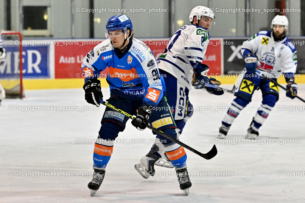 ESC Sparkasse STEINDORF vs. UECR Huben | #91 Kravanja Kristian ESC Steindorf, #97 Fuetsch Johannes UECR EISBÄREN HUBEN, ESC Sparkasse STEINDORF vs. UECR Huben, ESC Sparkasse STEINDORF vs. UECR Huben am 30.01.2026 in Steindorf (Ossiachersee Halle), Austria, (Photo by Bernd Stefan)