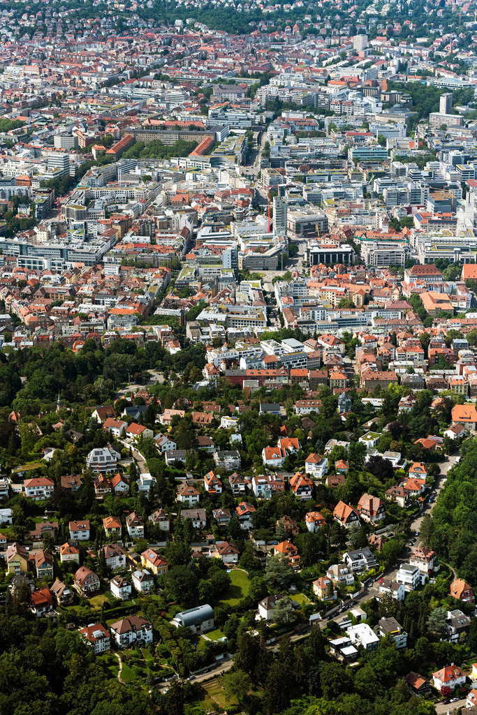 dr__0071738.jpg | STUTTGART 12.08.2021 Stadtansicht des Innenstadtbereiches in Stuttgart im Bundesland Baden-Württemberg, Deutschland. // City view on down town in Stuttgart in the state Baden-Wuerttemberg, Germany. Foto: Daniel Reiter