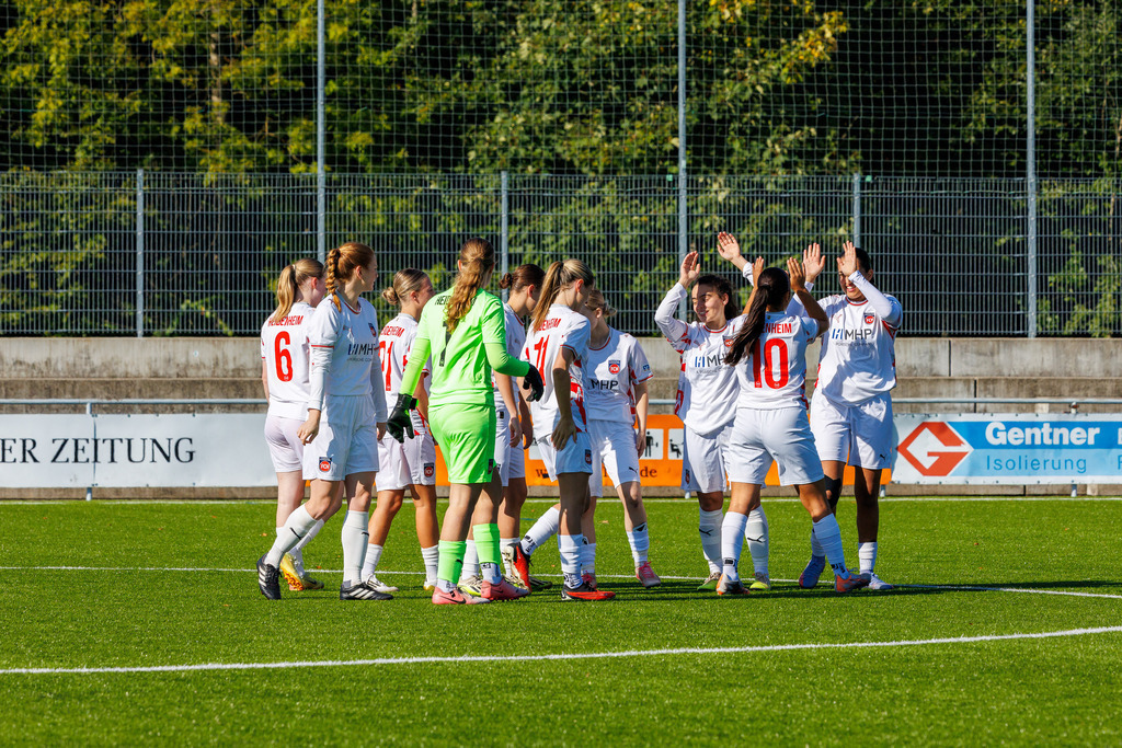 FCHHÜT_251003_2670 | 1.FC Heidenheim 1846 II vs. TSV Hüttlingen, Fußball, Frauen, Bezirkspokal, 2025/2026, 1.Runde, 03.10.2025 in Mergelstetten, Sportplatz 2(Foto: Michael Bulling) - Realisiert mit Pictrs.com