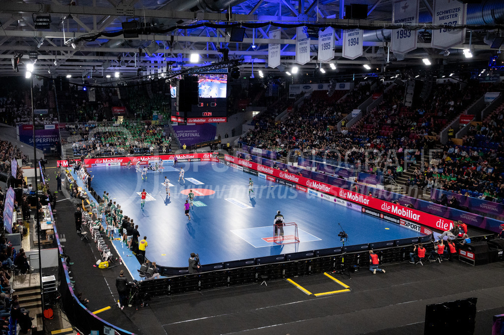 SV Wiler-Ersigen vs GC Unihockey - 23. April 2022 | SV Wiler-Ersigen vs GC Unihockey
Stimo Arena, Kloten
Die nicht ganz gefüllte Halle.
Bild: Sportfotografie Markus Aeschimann | www.markus-aeschimann.ch - Realisiert mit Pictrs.com