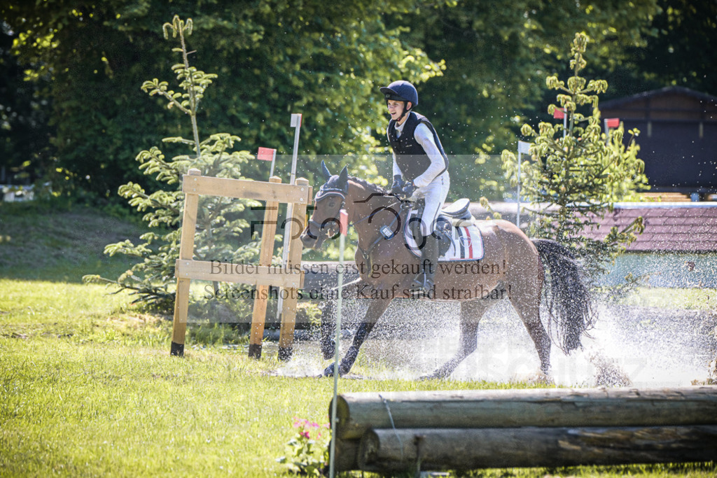 DOS_6532 | Entdecke hochwertige Reitturnierfotos von Foto Oger. Professionell, emotional und authentisch – jetzt Lieblingsmomente im Shop bestellen.Deutschlandweite Turnierfotografie. - Realisiert mit Pictrs.com