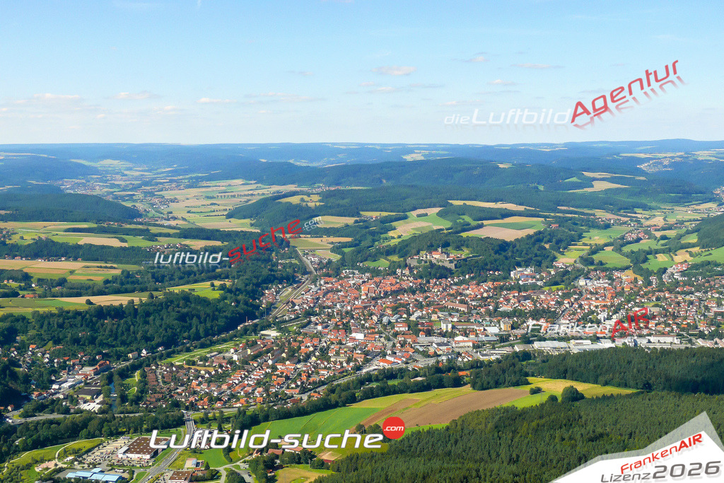 Die Luftaufnahme der Stadt Kronach wurde vom UL-Flugzeug heraus erstellt ( keine Drohne )- hohe Auflösung für beste Qualität