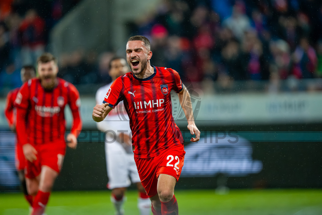 1. FC Heidenheim vs. VfB Stuttgart, Fussball, 1. Bundesliga, 23. Spieltag, Saison 2025/2026, 22.02.2026 | Arijon Ibrahimovic (1. FC Heidenheim 1846, #22),1. FC Heidenheim vs. VfB Stuttgart, Fussball, 1. Bundesliga, 23. Spieltag, Saison 2025/2026, 22.02.2026Foto: photosbyphips/Philip Ziegler