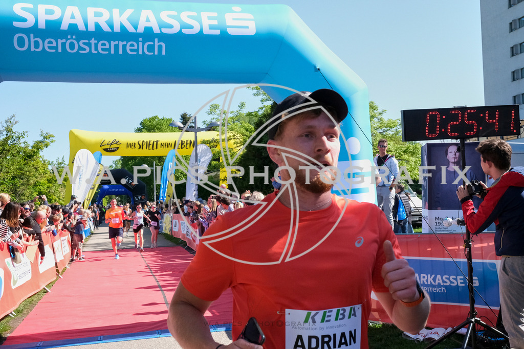 ..... | LINZ,AUSTRIA,27.April 24, Int. 3 Brückenlauf Linz  , Image shows: Photo: WAPICS / Michael ring