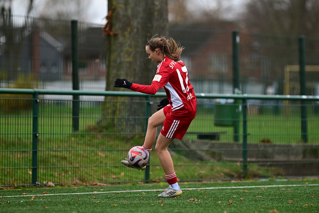 Fußball I Juniorinnen I Saison 2025-2026 I Regionalliga Nord I 7. Spieltag I Hamburger SV U17 - SpVg Aurich U17 I 02368 | Der Sportfotograf. - Realisiert mit Pictrs.com