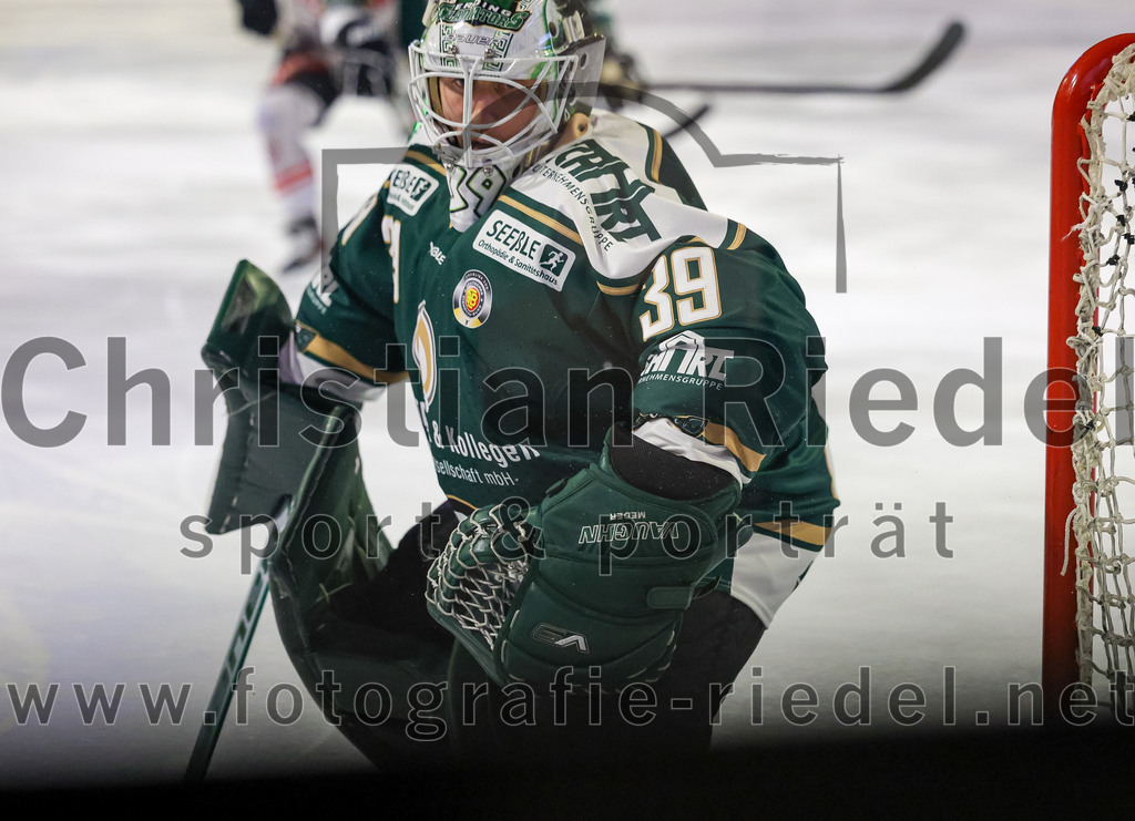 2025-12-14_035_TSV_Erding_gegen_ECDC_Memmingen_Indians | Erding, Deutschland, 14.12.2025:Eishockey, Oberliga Süd 2025 / 2026, 26. Spieltag, TSV Erding gegen ECDC Memmingen Indians, Endergebnis: 1:2Foto: Christian Riedel / fotografie-riedel.net