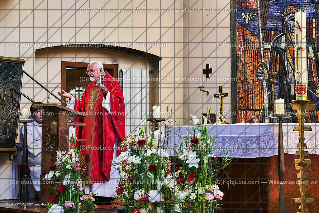 ALP2311_Pfarrfirmung Wieselburg_Firmspender_Gruber Eduard | (C)FotoLois.com, Alois Spandl, Pfarrfirmung in Wieselburg mit Firmspender Eduard Gruber (ehemaliger Generalvikar der Diözese St. Pölten), Sa 3. Juni 2023.