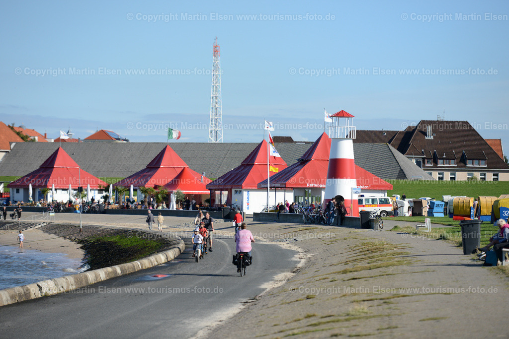 Cuxhaven_ELS_8551140831a | Cuxhaven - Aufnahmedatum: 26.08.2014, Aufnahmehöhe:  m, Koordinaten:  - , Bildgröße: 7360 x  4912 Pixel - Copyright 2014 by Martin Elsen, Kontakt: Tel.: +49 157 74581206, E-Mail: info@schoenes-foto.deSchlagwörter:Promenade,Grimmershörn,Ferien,Kurort,Strand,Tourismus,Urlaub, - Realisiert mit Pictrs.com
