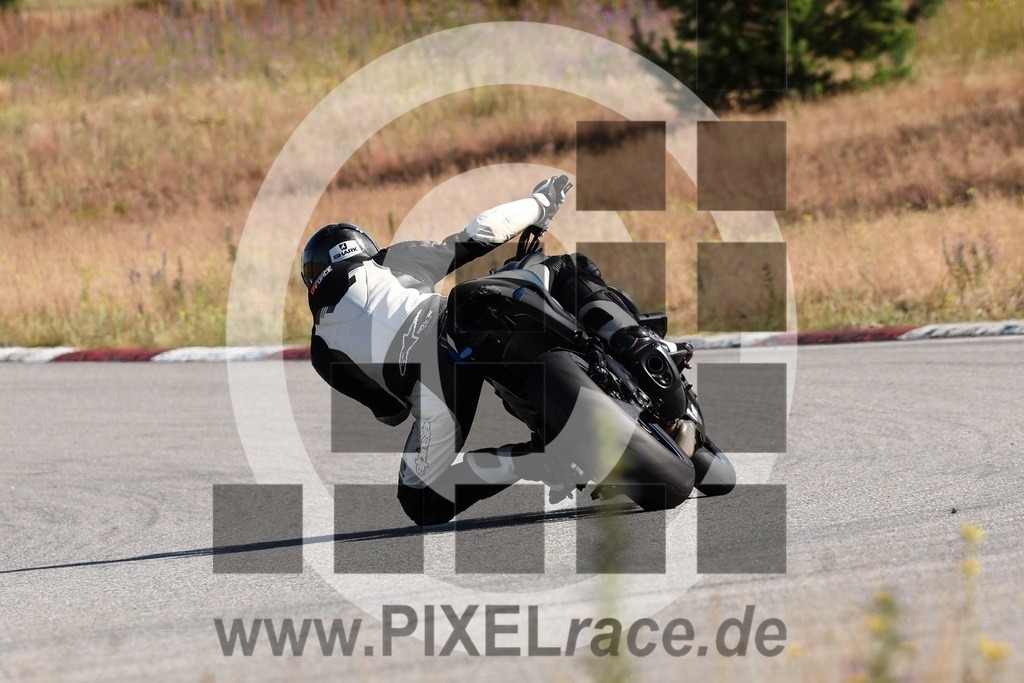 0037-20240706_00519 | Schöne Erinnerungen an spannende Momente - das festzuhalten ist unser Job. PIXELrace.de ist seit 2003 auf den Rennstrecken Europas unterwegs um die Action draußen beim Fahren und die wunderbare Stimmung imm Fahrerlager für euch einzufangen.