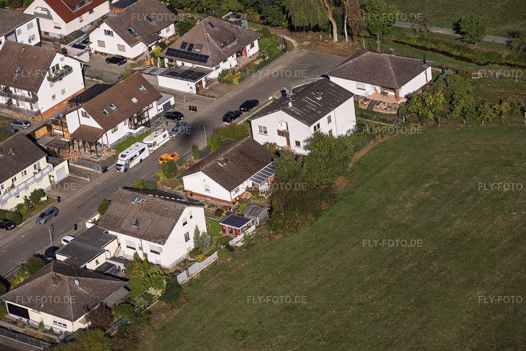 Luftbild: Ortsansicht im Ortsteil Sickenhofen in Babenhausen im Bundesland Hessen in Deutschland. – Foto: IMG_159045.jpg vom 22.09.2026 durch Werner Riehm/FLY-FOTO.de – Auflösung des Originals: 6000 x 4000 px