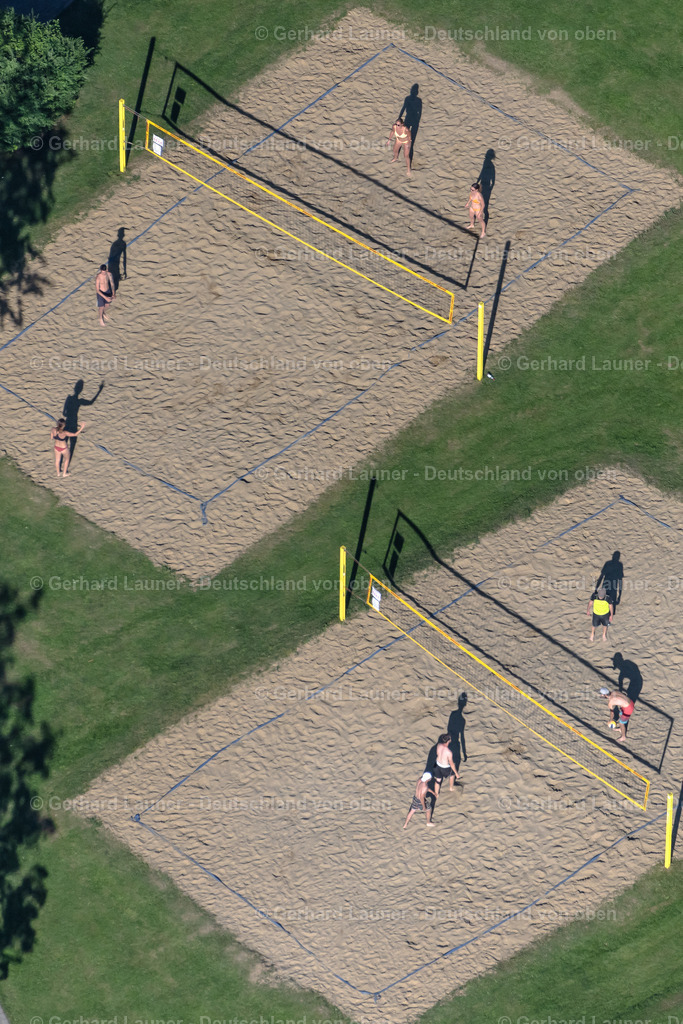 4032574 | SALEM 12.06.2020 Sandflächen der Beachvolleyball- Sportplätze im " Naturerlebnispark Schloßsee Salem " im Ortsteil Mimmenhausen in Salem im Bundesland Baden-Württemberg, Deutschland. Weiterführende Informationen bei: Gemeinde Salem. // Sand surface of volleyball sports field in the district Mimmenhausen in Salem in the state Baden-Wuerttemberg, Germany. Further information at: Gemeinde Salem. Foto: Gerhard Launer