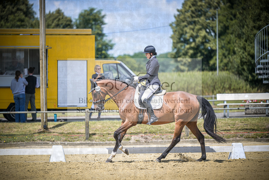 DOS_4584 | Entdecke hochwertige Reitturnierfotos von Foto Oger. Professionell, emotional und authentisch – jetzt Lieblingsmomente im Shop bestellen.Deutschlandweite Turnierfotografie. - Realisiert mit Pictrs.com
