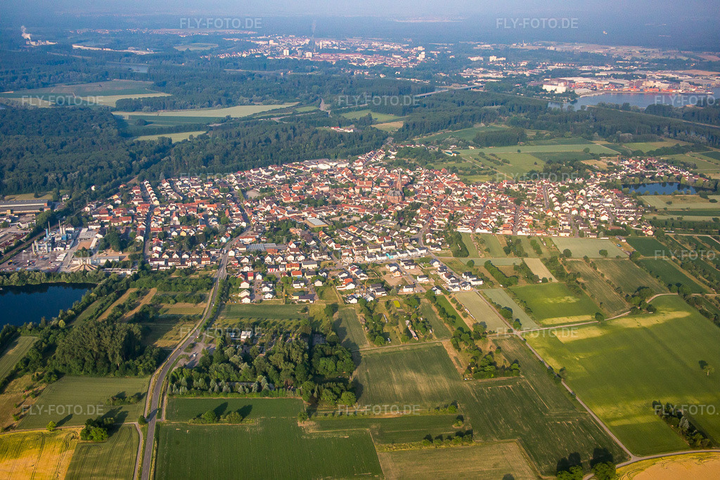 Luftbild: Ortsansicht von Nordosten im Ortsteil Rheinsheim in Philippsburg im Bundesland Baden-Württemberg in Deutschland. Foto: IMG_080529.jpg vom 12.06.2015 durch Werner Riehm/FLY-FOTO.de