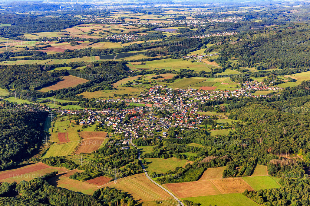 Luftbild: Ortsansicht von Nordosten im Ortsteil Wadrill in Wadern im Bundesland Saarland in Deutschland. Foto: IMG_149743.jpg vom 06.09.2025 durch Werner Riehm/FLY-FOTO.de