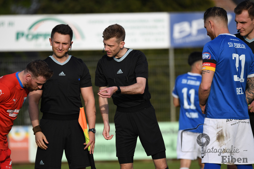 SSV Jeddeloh-SV Drochtersen/Assel | Herren Regionalliga; SSV Jeddeloh (blau)-SV Drochtersen/Assel (rot) am 30.04.2024; in Jeddeloh (53-Acht Arena), Photo: Philip Eiben 2024 - Realisiert mit Pictrs.com