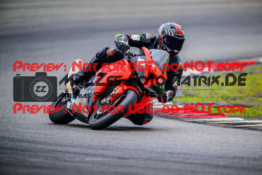 MaZZes_FotoMatrix_240717_6007705_4898 | WEISS