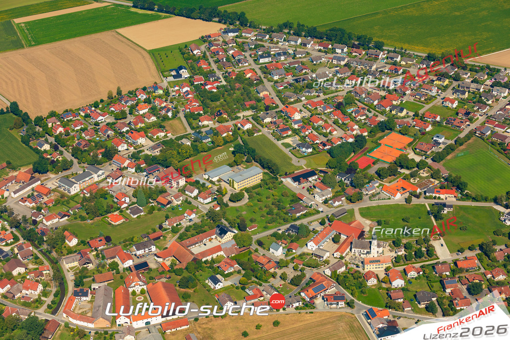 Luftaufnahme von Kirchham Vs Google Maps- Die Luftaufnahme wurde 2025 vom UL-Flugzeug heraus erstellt ( keine Drohne ) - Hochauflösende Luftaufnahme - für professionelle Ausdrucke geeignet. Die Geschenkidee !Mit Lizenz und Bildrechte bestellbar