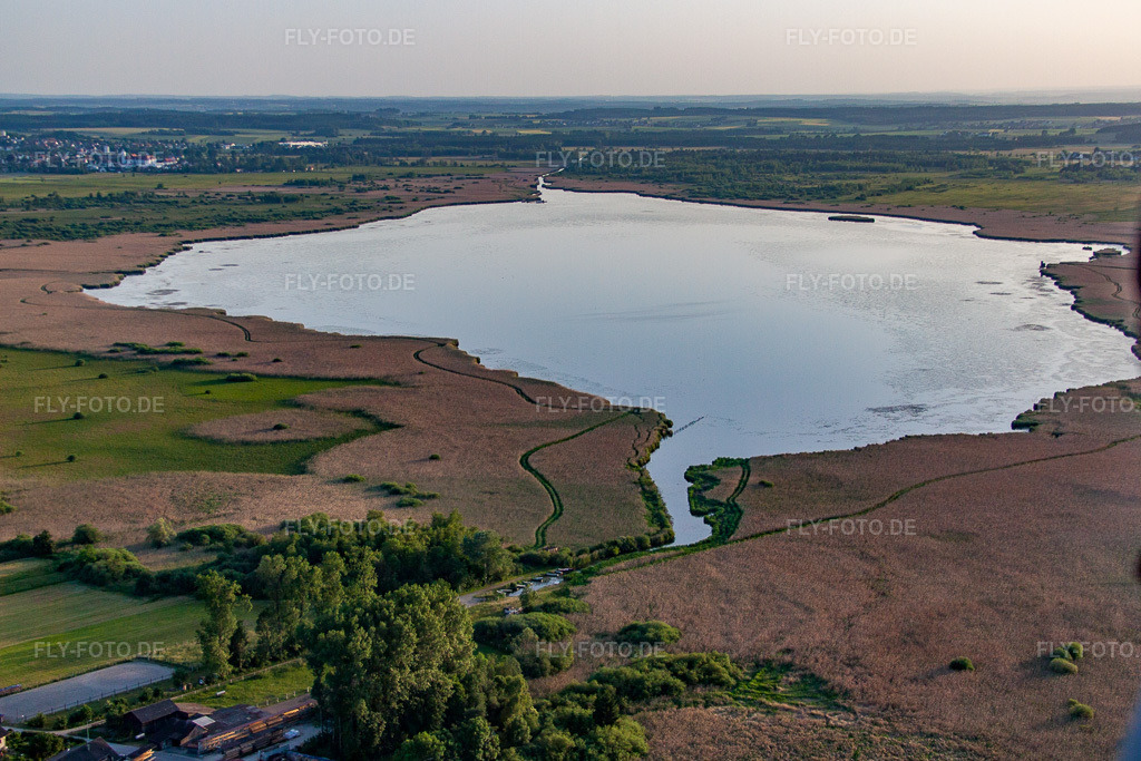 Luftbild: Federsee mit Pfahlbauten in Bad Buchau im Bundesland Baden-Württemberg in Deutschland. Foto: IMG_67466.jpg vom 08.06.2014 durch Werner Riehm/FLY-FOTO.de