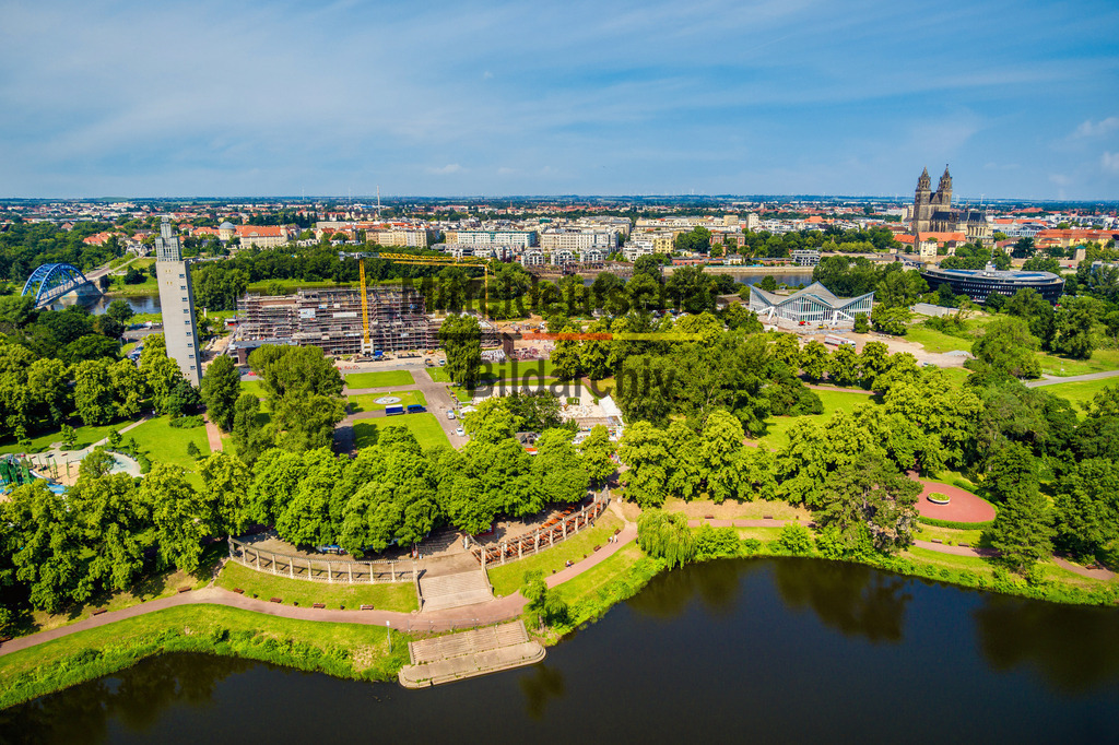 Magdeburg Adolf-Mittag-See Stadthalle Turm Hyparschale MDR Dom-2 | Terrasse am Adolf-Mittag-See und Stadthalle Baustelle - Realisiert mit Pictrs.com