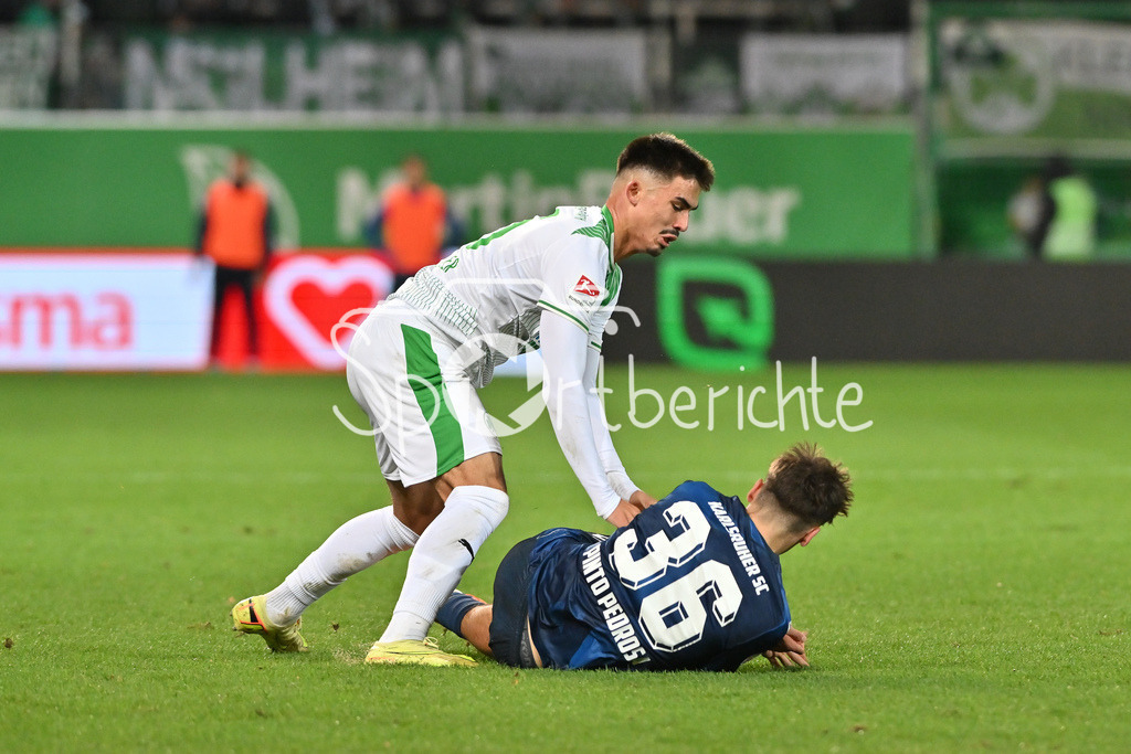 SpVgg Greuther Fürth - Karlsruher SC | FUERTH, GERMANY - OCTOBER 24: Rafael PINTO PEDROSA (Karlsruher SC 36) against Aaron KELLER (SpVgg Greuther Fuerth 16) during the 2. bundesliga match between SpVgg Greuther Fuerth vs. Karlsruher SC on matchday 10 at Sportpark Ronhof Thomas Sommer on October 24, 2025 in Fuerth, Germany / DFL REGULATIONS PROHIBIT ANY USE OF PHOTOGRAPHS AS IMAGE SEQUENCES AND/OR QUASI-VIDEO