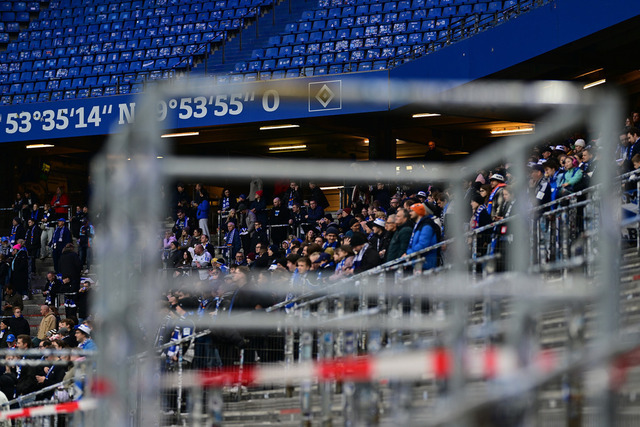 Fußball I Frauen I Saison 2025-2026 I Bundesliga I 10. Spieltag I Hamburger SV - 1. FC Nürnberg I 46504 | Symbol, Symbolfoto, Symbolbild, Sinnbild, Bildsymbol, Darstellung, Signum, Beispielbild, Musterbild, Referenzbild, Beispielfoto, Stockfoto, Archivaufnahme, Demonstrationsfoto, Vergleichsbild: Hamburger SV Frauen Fans, Nordkurve - Realisiert mit Pictrs.com