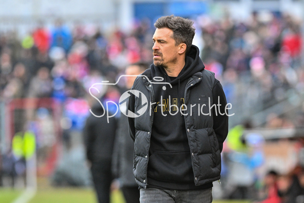 SpVgg Unterhaching - Dynamo Dresden | im Bild Dynamo Dresden Trainer Thomas STAMM / Freistleler / Einzelfoto / 3. Liga: SpVgg Unterhaching - Dynamo Dresden, Uhlsportpark am 21.12.2024