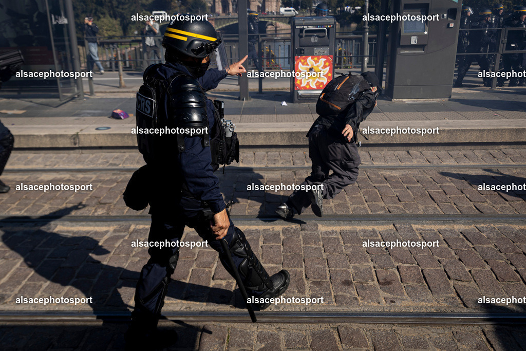 _B7A0303 | manifestation de lycéens à Strasbourg, le 6 octobre 2026, dans le cadre d’un mouvement national de protestation contre les conditions d’apprentissage. - Realisiert mit Pictrs.com