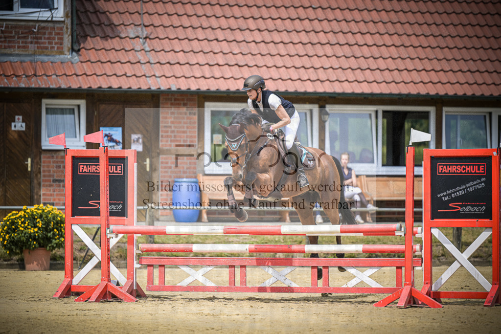 DOS_0379 | Entdecke hochwertige Reitturnierfotos von Foto Oger. Professionell, emotional und authentisch – jetzt Lieblingsmomente im Shop bestellen.Deutschlandweite Turnierfotografie. - Realisiert mit Pictrs.com