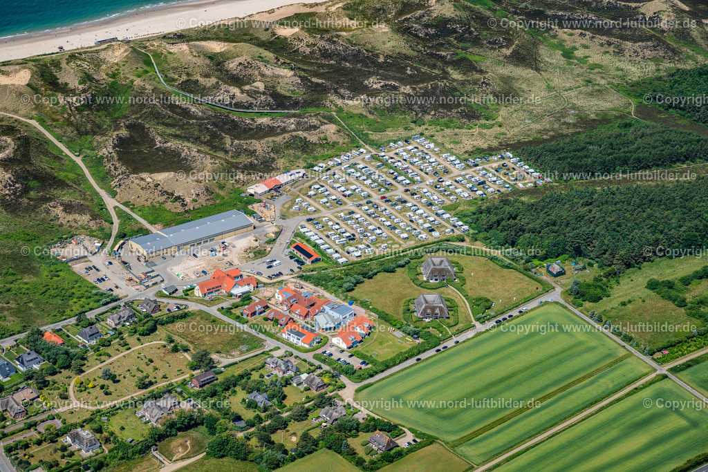 Sylt_Wenningstedt_Campingplatz_ELS_5219210625 | WENNINGSTEDT-BRADERUP (SYLT) 13.06.2025 Wohnwagen und Zelte- Campingplatz - und Zeltplatz in Wenningstedt-Braderup (Sylt) auf der Insel Sylt im Bundesland Schleswig-Holstein, Deutschland. // Camping with caravans and tents in Wenningstedt-Braderup (Sylt) on Island Sylt in the state Schleswig-Holstein, Germany. Foto: Martin Elsen
