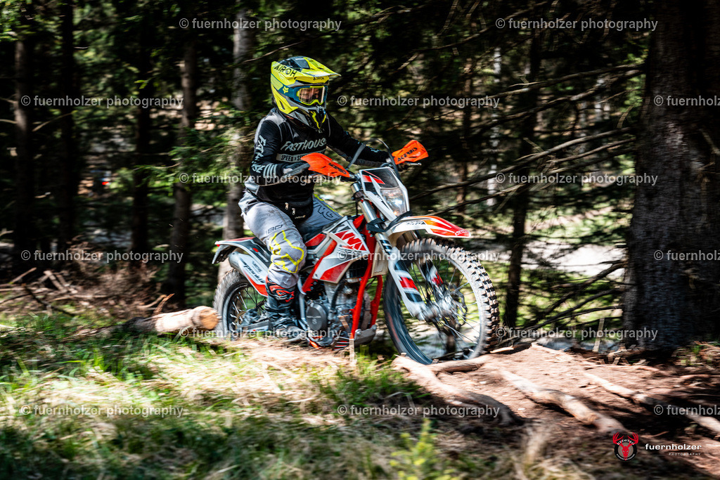 fuernholzer_250501-C1-574 | Fotografische Impressionen von der Red Stag Enduro Extreme by fuernholzer-photography.com. Endurosport in Österreich fotografisch festgehalten von fuernholzer. Auftragsfotografie für Private, Gewerbefotos und Industriefotografie. Eventfotografie, Sportfotografie und Motorsportfotografie. Anbieter von Fotoworkshops, Fototraining, fotografischen Vorträgen und Fotoseminaren.
