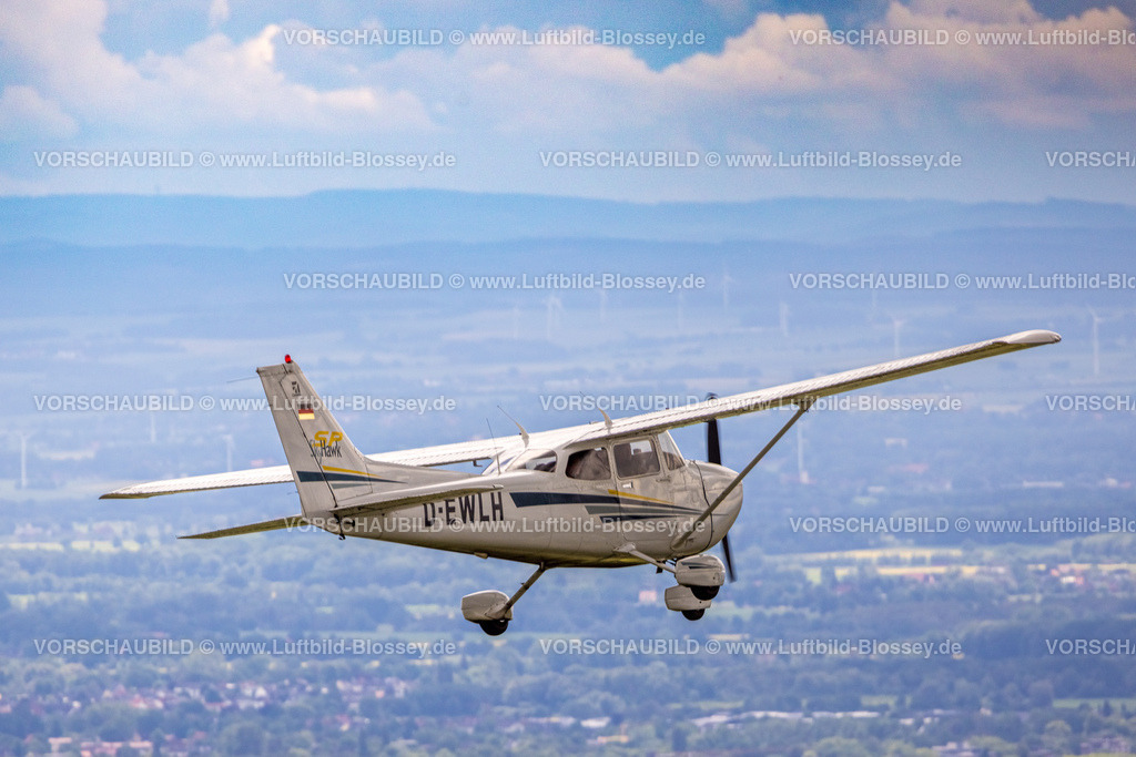 Hamm220601372Cessna_EWLH-11 |  Luftbild air to air, Cessna 172S Skyhawk SP auf einem Rundflug über Hamm, Allgemeine Luftfahrt, Privatfliegerei, Heessen, Hamm, Ruhrgebiet, Nordrhein-Westfalen, Deutschland