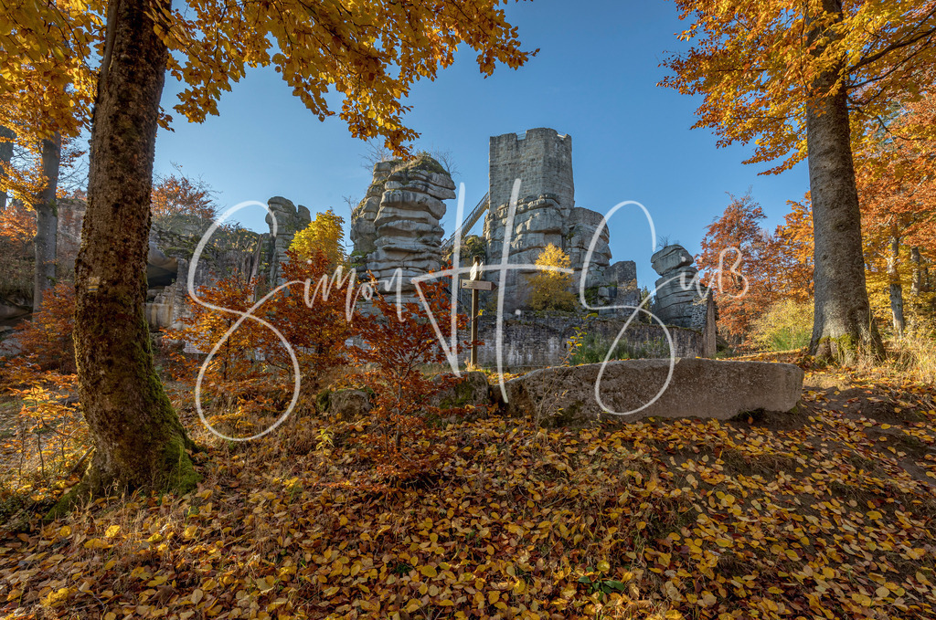 Burgruine Weißenstein im Herbst | simonsuess - Realisiert mit Pictrs.com