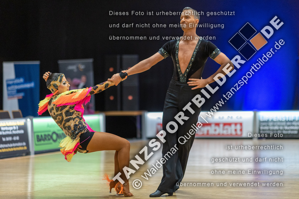 20230115-00338 | Hier finden Sie Tanz Bilder vom Latein und Standard Formationen tanzen. Sportbilder vom Tanzsport. Schöne Fotos und von Weltmeisterschaft, Europameisterschaft, Bundesliga, Regionalliga, Oberliga und Landesliga sowie von GOC Stuttgart, DanceComp, WM Bremen