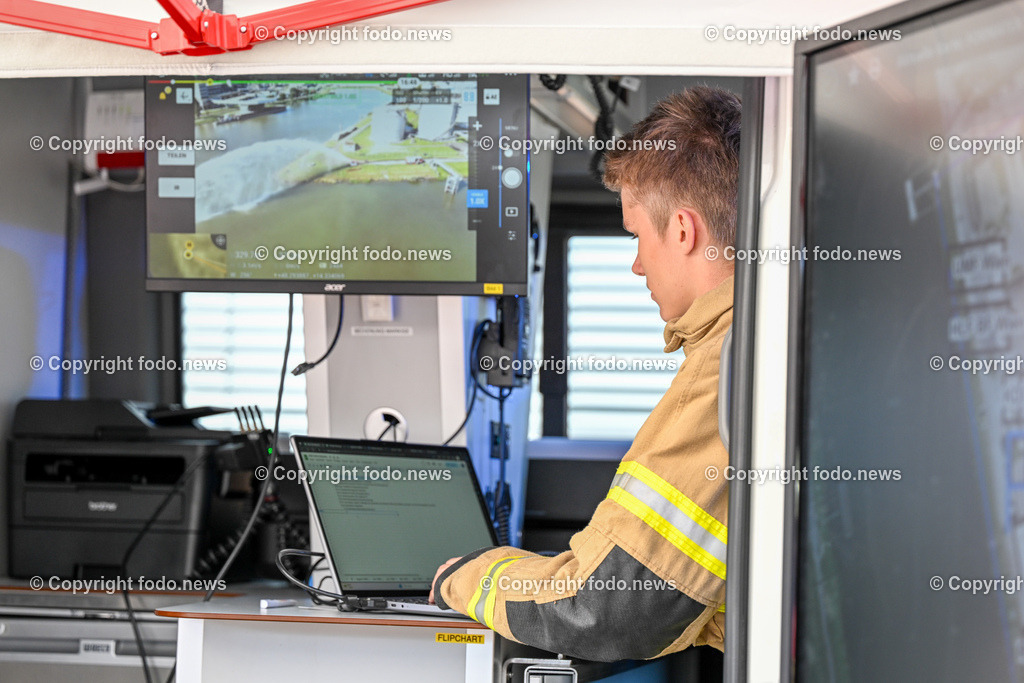 Feuerwehruebung Formatex 23_ Tankhafen Linz_ 15.09.2023-8 | 15.09.2023, Linz, AUT, Feuerwehruebung Formatex 23, Tankhafen Linz, im Bild Feuerwehruebung Formatex 23, Tankhafen Linz, Einsatzfahrzeug, Live Bild Drohne