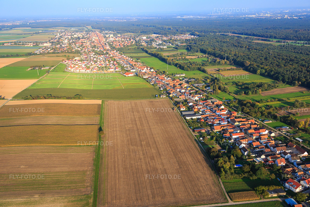 Luftbild: Saarstraße von Westen in Kandel im Bundesland Rheinland-Pfalz in Deutschland. Foto: IMG_073870.jpg vom 03.10.2014 durch Werner Riehm/FLY-FOTO.de