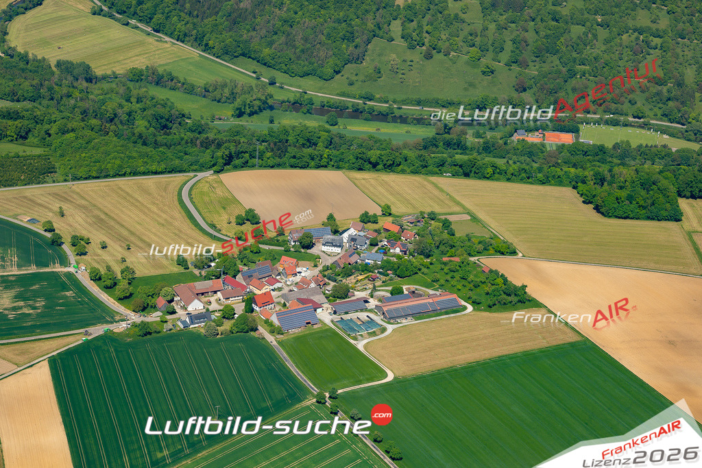 Schöne Luftaufnahme Arnsdorf Braunsbach - Die Luftaufnahme wurde 2025 vom Flugzeug heraus erstellt ( keine Drohne ) - Hochauflösende Luftaufnahme - für professionelle Ausdrucke geeignet. Die Geschenkidee !Mit Lizenz und Bildrechte bestellbar