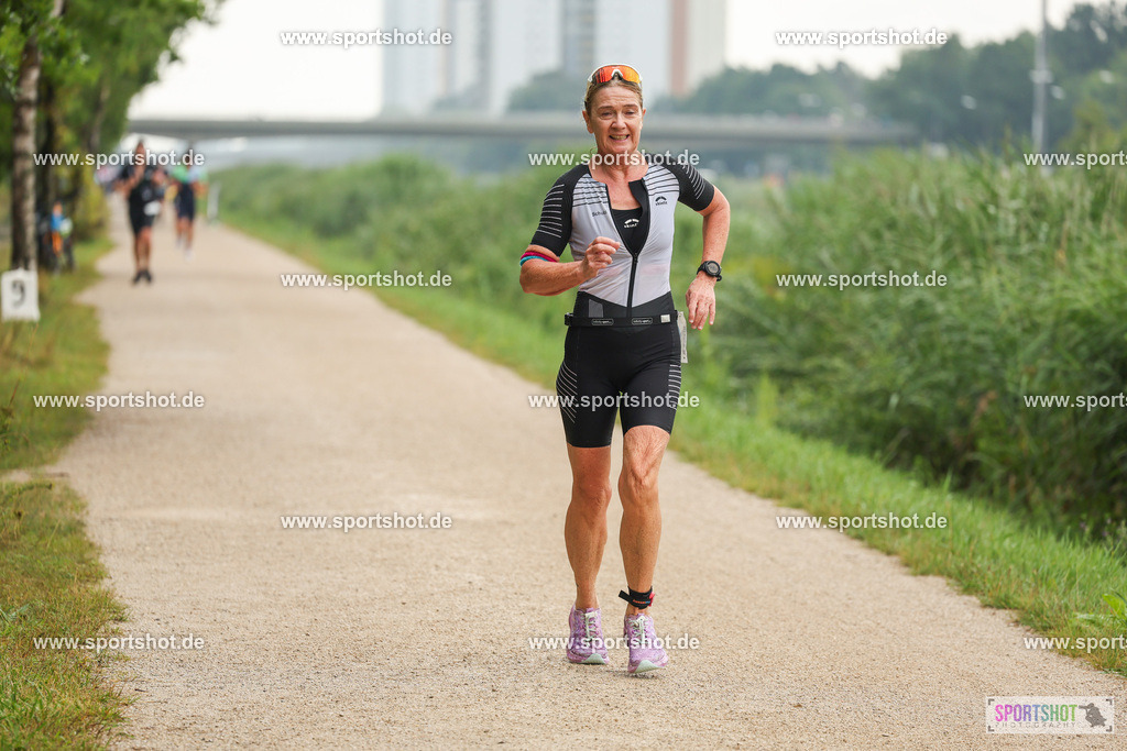 LUR_1883 | 34. M-net Erlanger Triathlon 2025 #erlangertriathlon  #mnettriathlon2025 #mnettriathlon #team #olympischedistanz #mitteldistanz #triathlon #maindonaukanal  #erlangertriathlon2025 #yourpictrs #tv1848 #tv1848erlangen  #triathlonbayern #sportinerlangen #demsportverbunden #sportshot_your_pictrs Copyright: www.sportshot.de