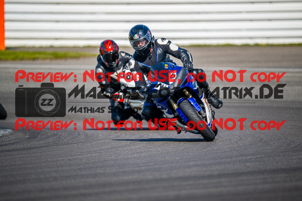 MaZZes_FotoMatrix_230410_5114 | ROT