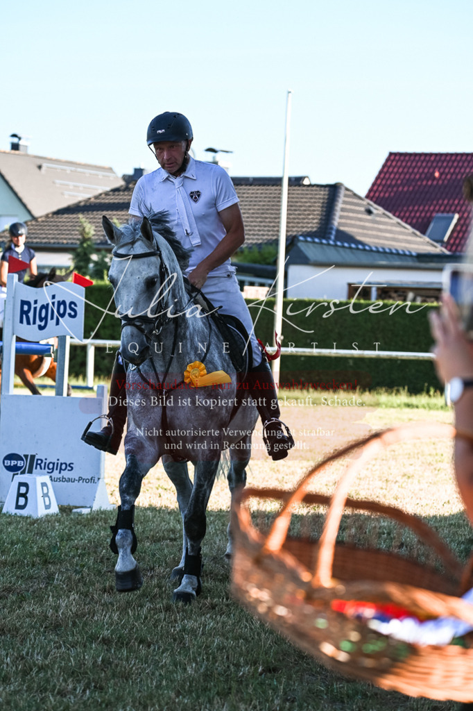 DSC_3204 | Pferde- und Turnierfotografie in Westsachsen. Pferdeportraits, Auftragszeichnungen und intuitive Kunst.