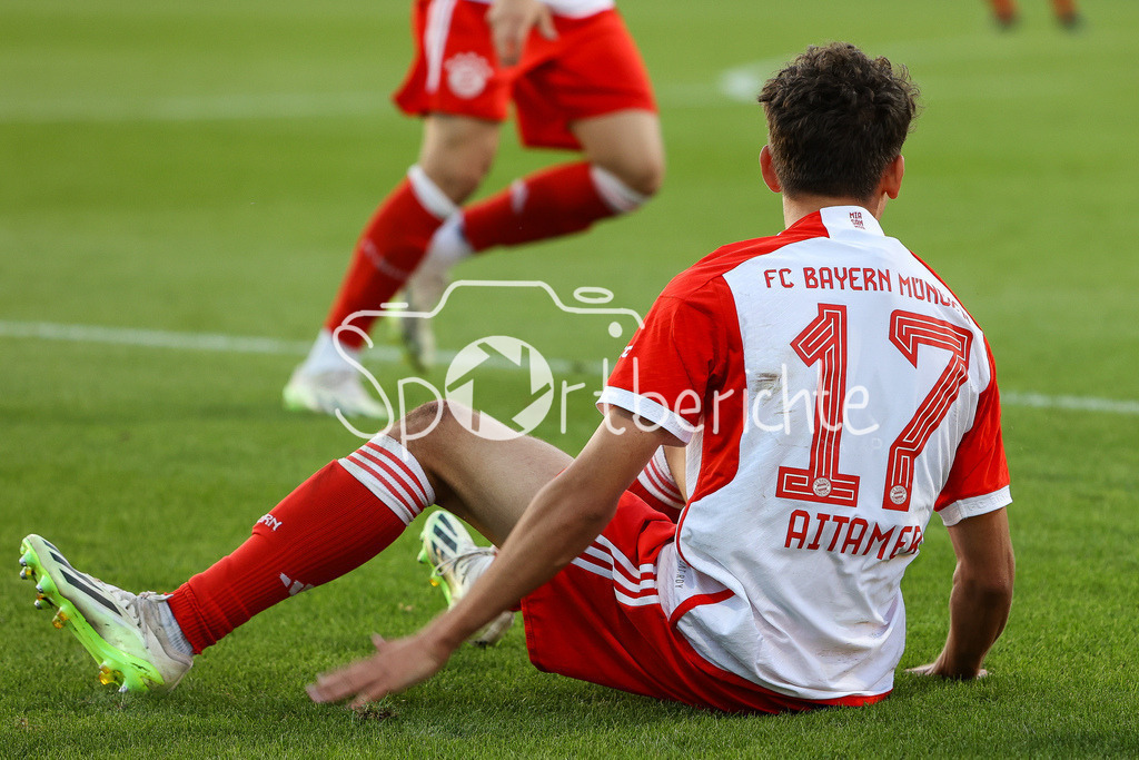 FC Bayern Amateure - FC Memmingen | Younes AITAMER (FCB #17) in Aktion / Freisteller / Einzefoto