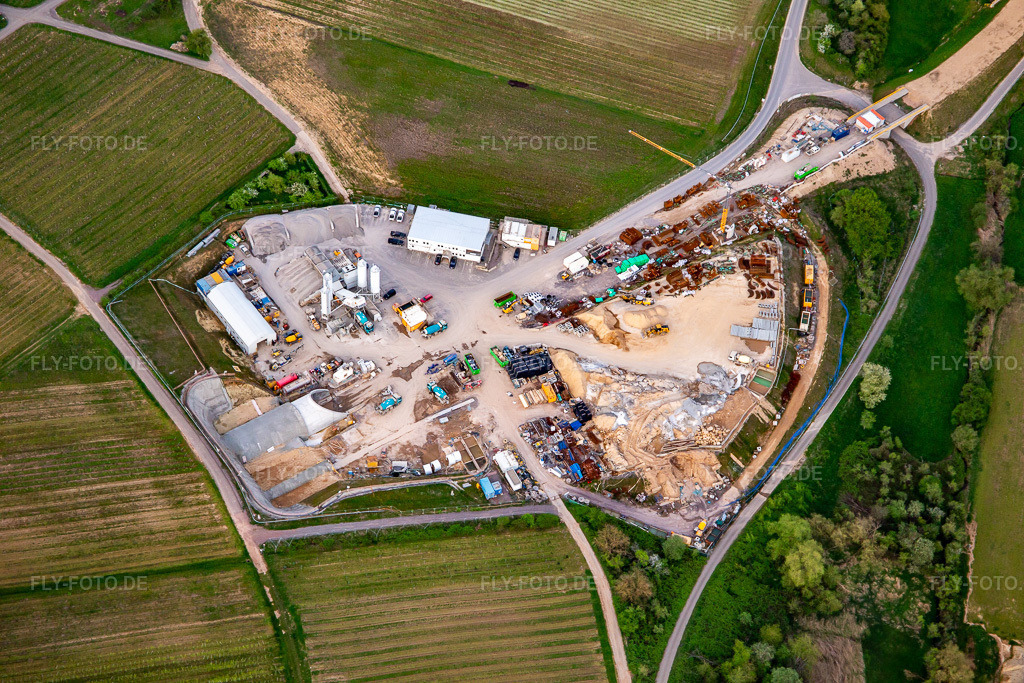 Luftbild: Baustelle des Tunnelportals Ost für den Astrid-Tunnel zur Unterquerung und Ortsumgehung von Bad Bergzabern zwischen B38 (Weinstraße) und B427 (Kurtalstraße) in Dörrenbach im Bundesland Rheinland-Pfalz in Deutschland.Foto: IMG_140254.jpg vom 11.04.2024 durch Werner Riehm/FLY-FOTO.deBemo: - BEMO Tunnelling GmbHLandesbetrieb Mobilität Rheinland-PfalzStadt Bad BergzabernHerrenknecht AG - Pioneering Underground Together