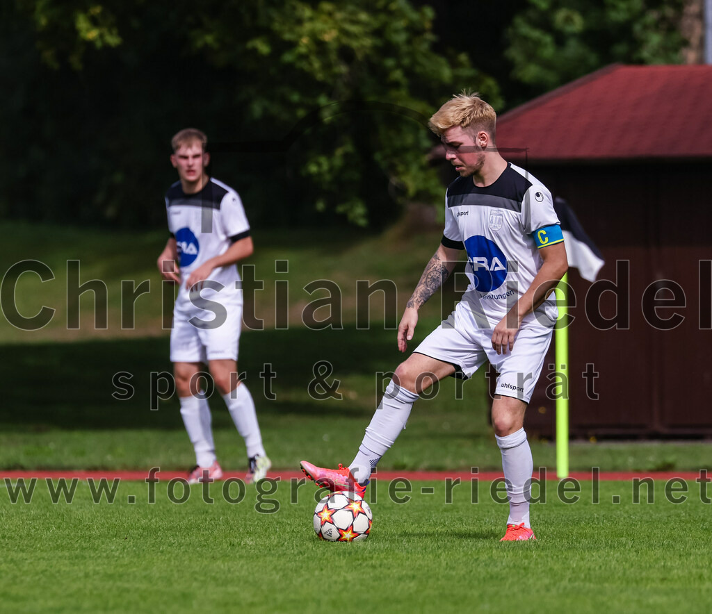 2023-09-03_063_SV_Anzing_gegen_TSV_Ottobrunn | Anzing, Deutschland, 03.09.2023:
Fußball, Kreisliga 2023 / 2024, Testspiel, 3. Spieltag, Endergebnis: 3:0

Michael Kapeller (TSV Ottobrunn, #18)

Foto: Christian Riedel / fotografie-riedel.net