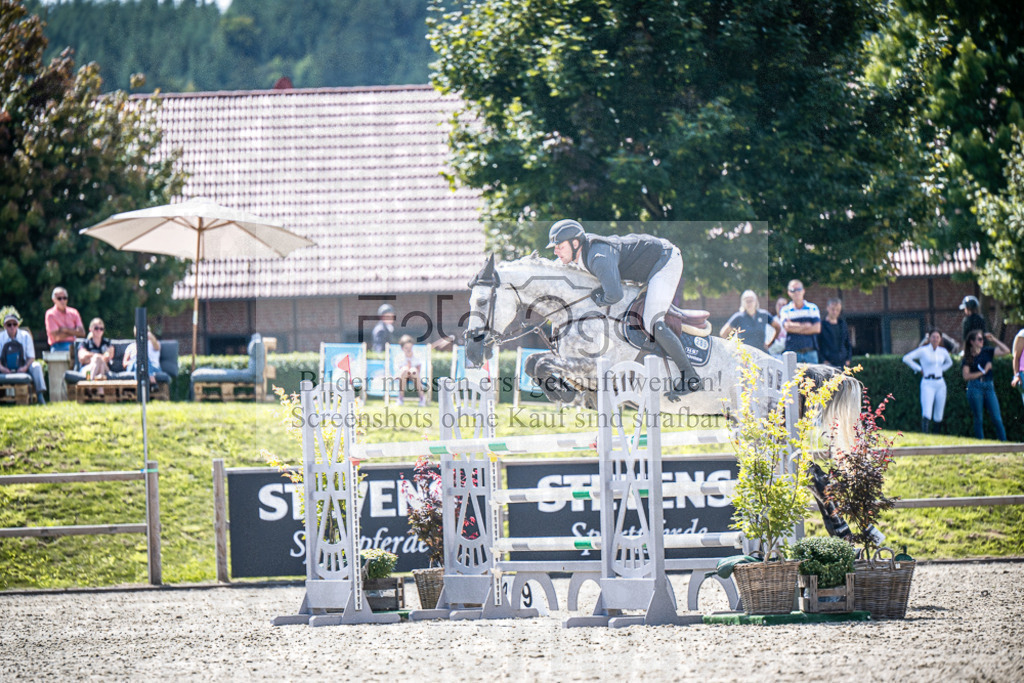 DOS_6181 | Entdecke hochwertige Reitturnierfotos von Foto Oger. Professionell, emotional und authentisch – jetzt Lieblingsmomente im Shop bestellen.Deutschlandweite Turnierfotografie. - Realisiert mit Pictrs.com