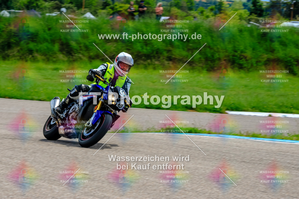 MotoTeam-9944 | Hier findet Ihr Bilder von Touristenfahrten auf der Nürburgring Nordschleife oder von anderen Veranstaltungen die ich besucht habe. Viel Spass beim Durch Schauen 