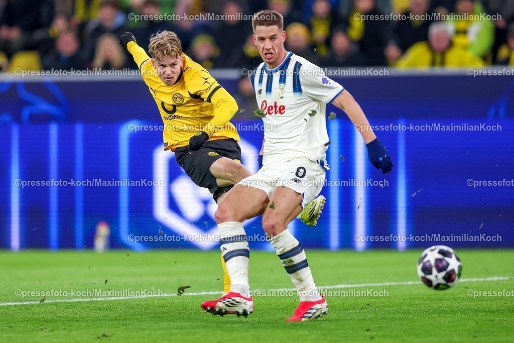 UCL17022601037 | 17.02.2026, Fußball, UEFA Champions League, Borussia Dortmund - Atalanta Bergamo, BVB Stadion, Play-Offs Hinspiel, Saison 2025 2026: Daniel Svensson&nbsp;(BVB #24) im Zweikampf gegen  Mario Pasalic&nbsp;(Atalanta Bergamo #08)  Regulations prohibit any use of photographs as image sequences and or quasi-video.