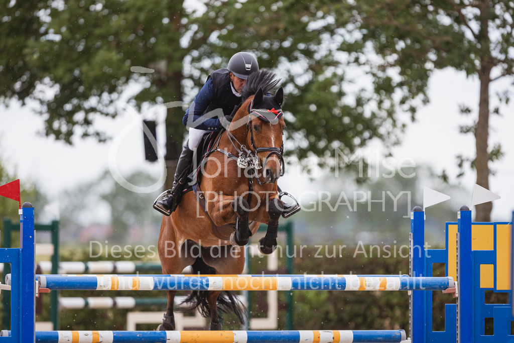 240614_Lemwerder_M2-Springen-470 | Deine schönsten Turniermomente als professionelle Fotos! Entdecke hochwertige Pferdesport-Fotografie im Online-Shop. Jetzt Fotos finden & bestellen!