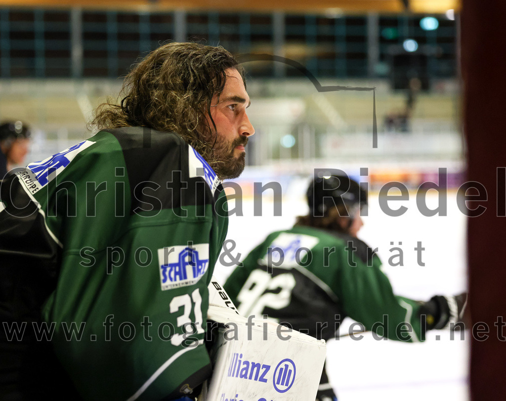 2022-09-23_073_TSV_Erding_gegen_EV_Fuessen | Erding, Deutschland, 23.09.2022:
Eishockey, Bayernliga 2022 / 2023, Testspiel, TSV Erding gegen EV Füssen, Endergebnis: 1:3

Torwart Christoph Schedlbauer (Erding Gladiators, #31)

Foto: Christian Riedel / fotografie-riedel.net